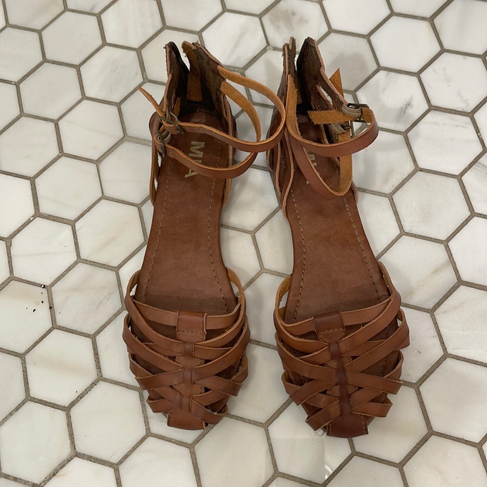 Mia sandals